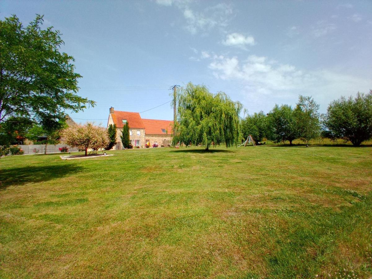 La Ferme D' Emerentine Bacilly Exterior photo
